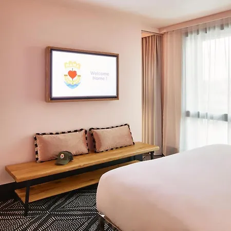 Mama Shelter West 3* Paryż