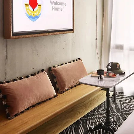 Mama Shelter West 3*