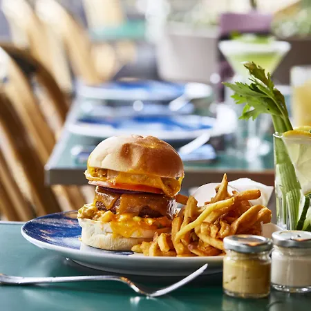 فندق Mama Shelter West 3*