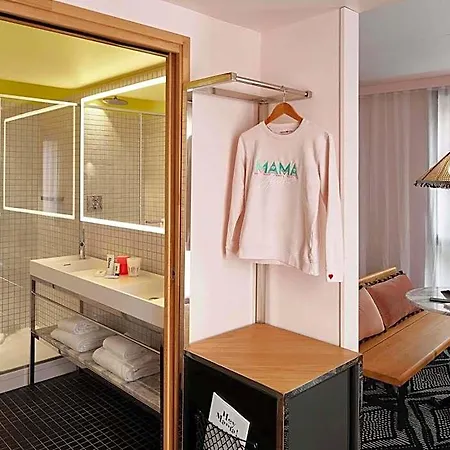 Mama Shelter West