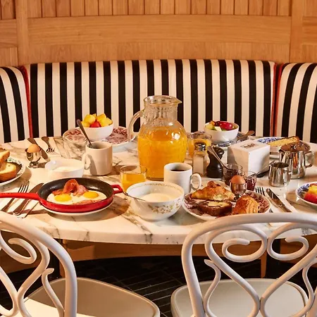 Hotell Mama Shelter West