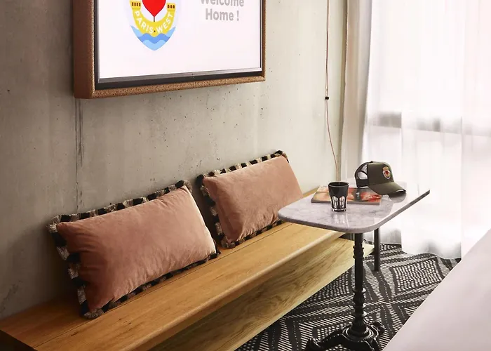 Mama Shelter West 3*