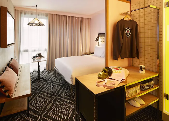 Mama Shelter West Otel