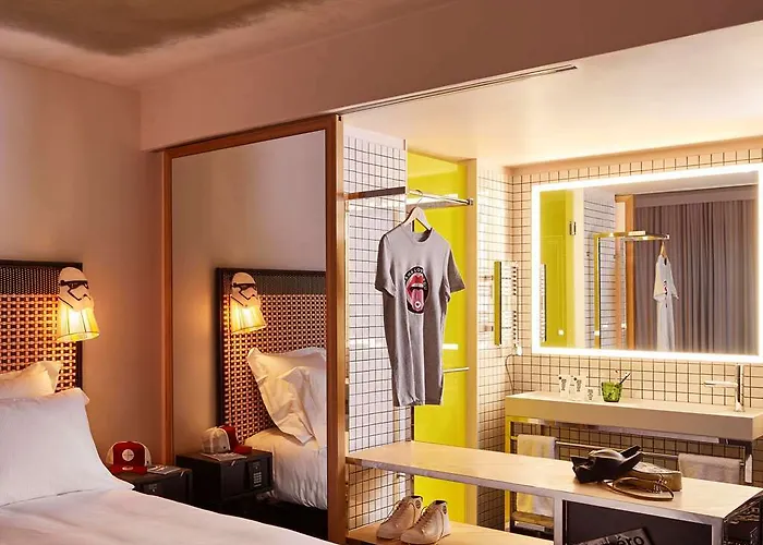 Mama Shelter West 3*