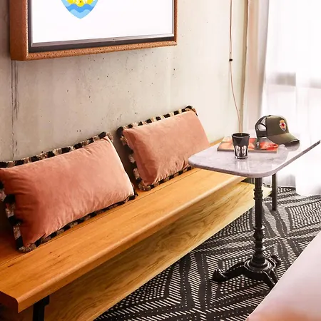 Hotel Mama Shelter West